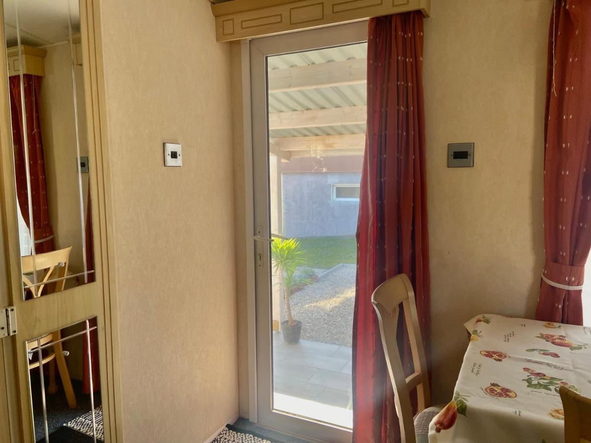Kisvakond Vendeghaz Apartment Jeno ภายนอก รูปภาพ