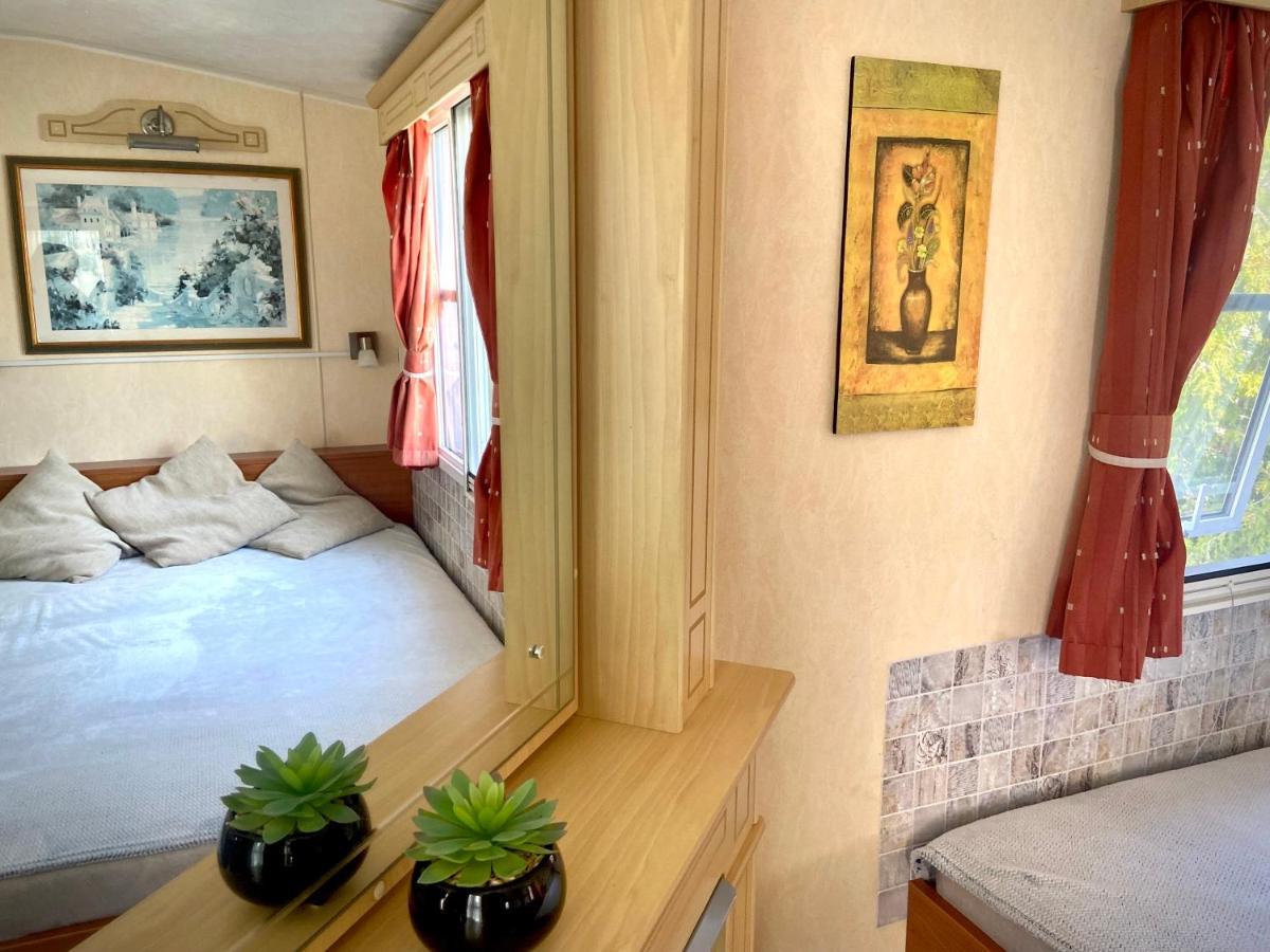 Kisvakond Vendeghaz Apartment Jeno ภายนอก รูปภาพ